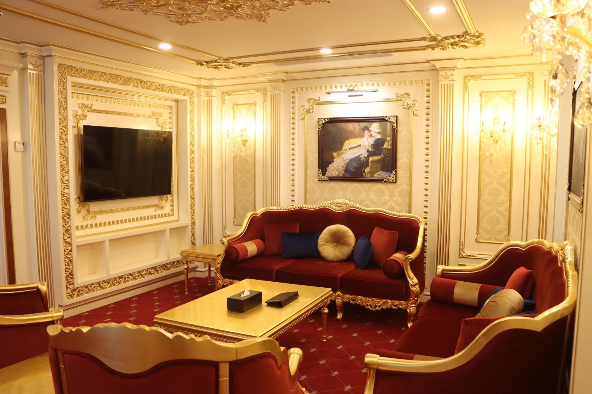 Cristal Erbil Hotel Екстериор снимка A living room in the Presidential Suite