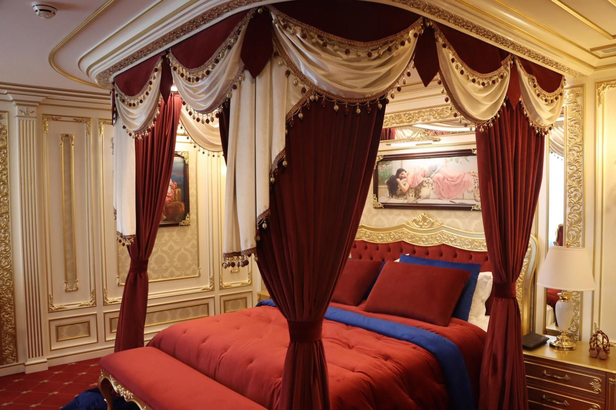 Cristal Erbil Hotel Екстериор снимка A bedroom in the Imperial Suite