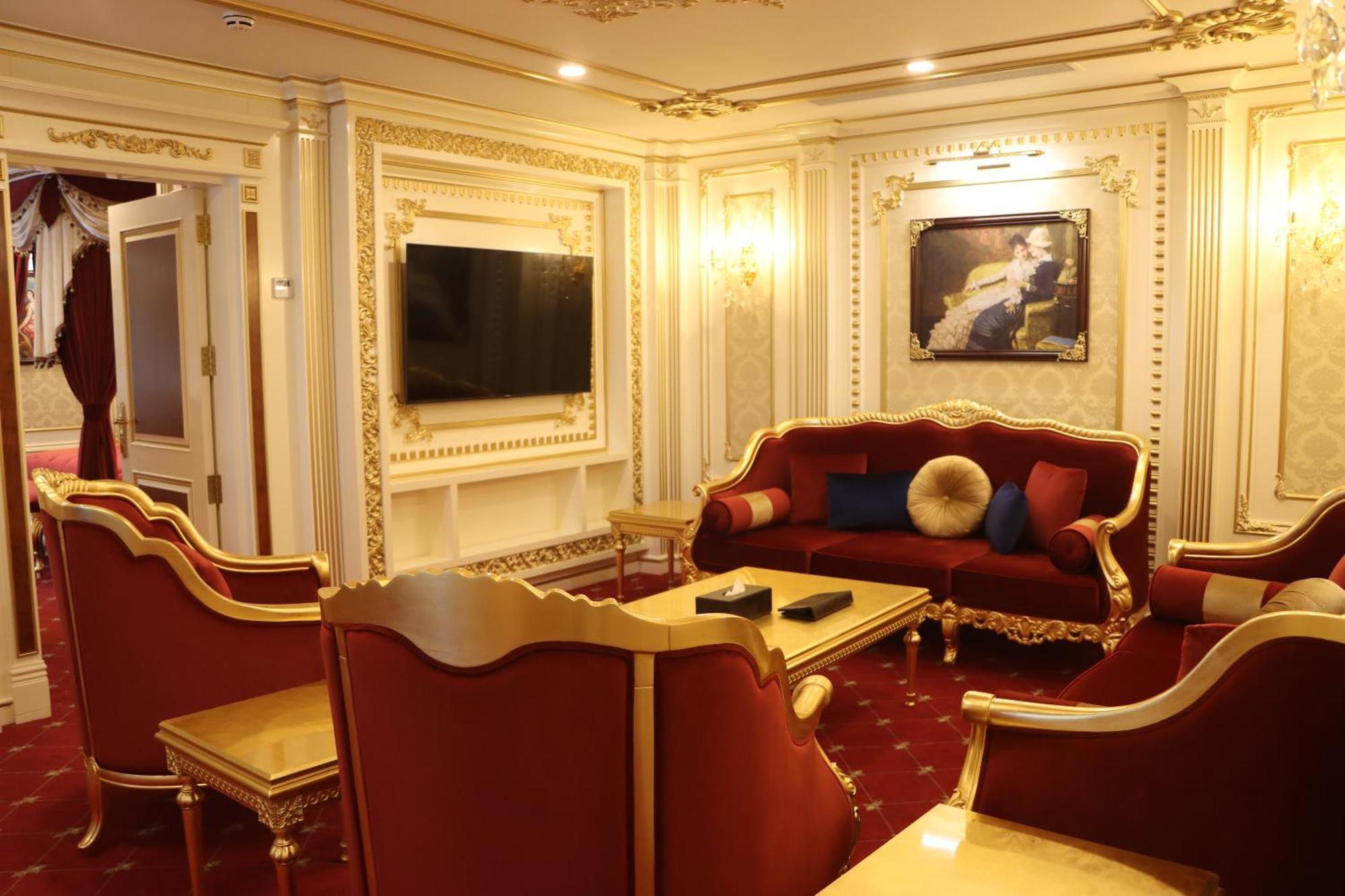 Cristal Erbil Hotel Екстериор снимка The living room of the Imperial Suite