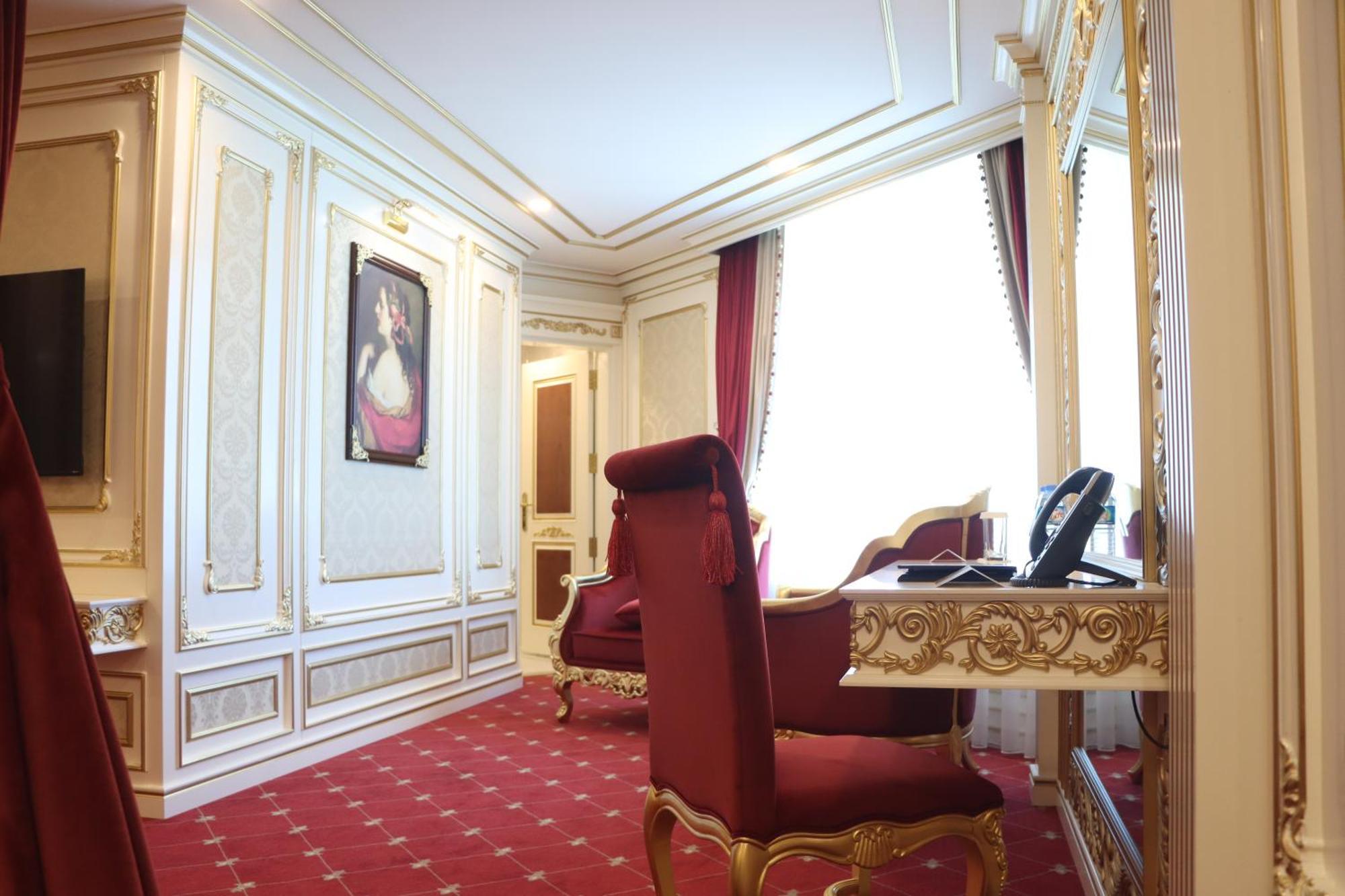 Cristal Erbil Hotel Екстериор снимка A suite at the hotel