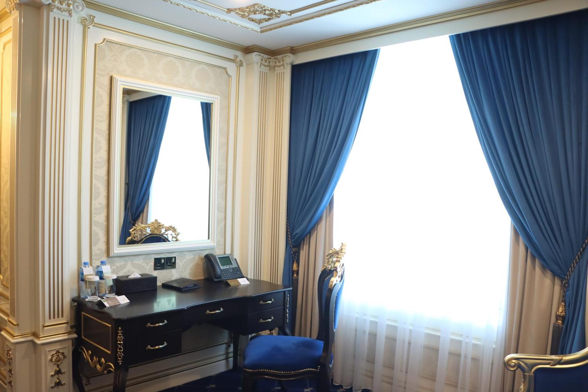 Cristal Erbil Hotel Екстериор снимка A room in the hotel