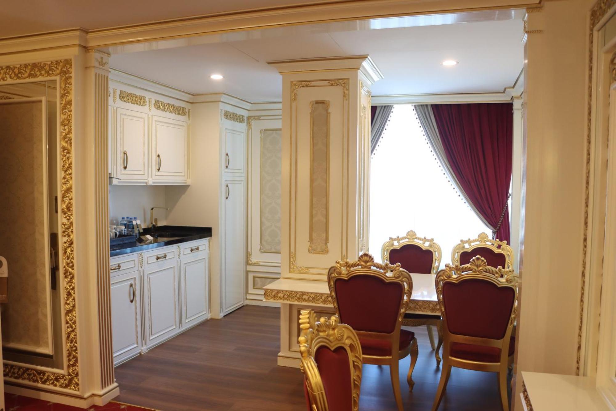 Cristal Erbil Hotel Екстериор снимка A typical suite