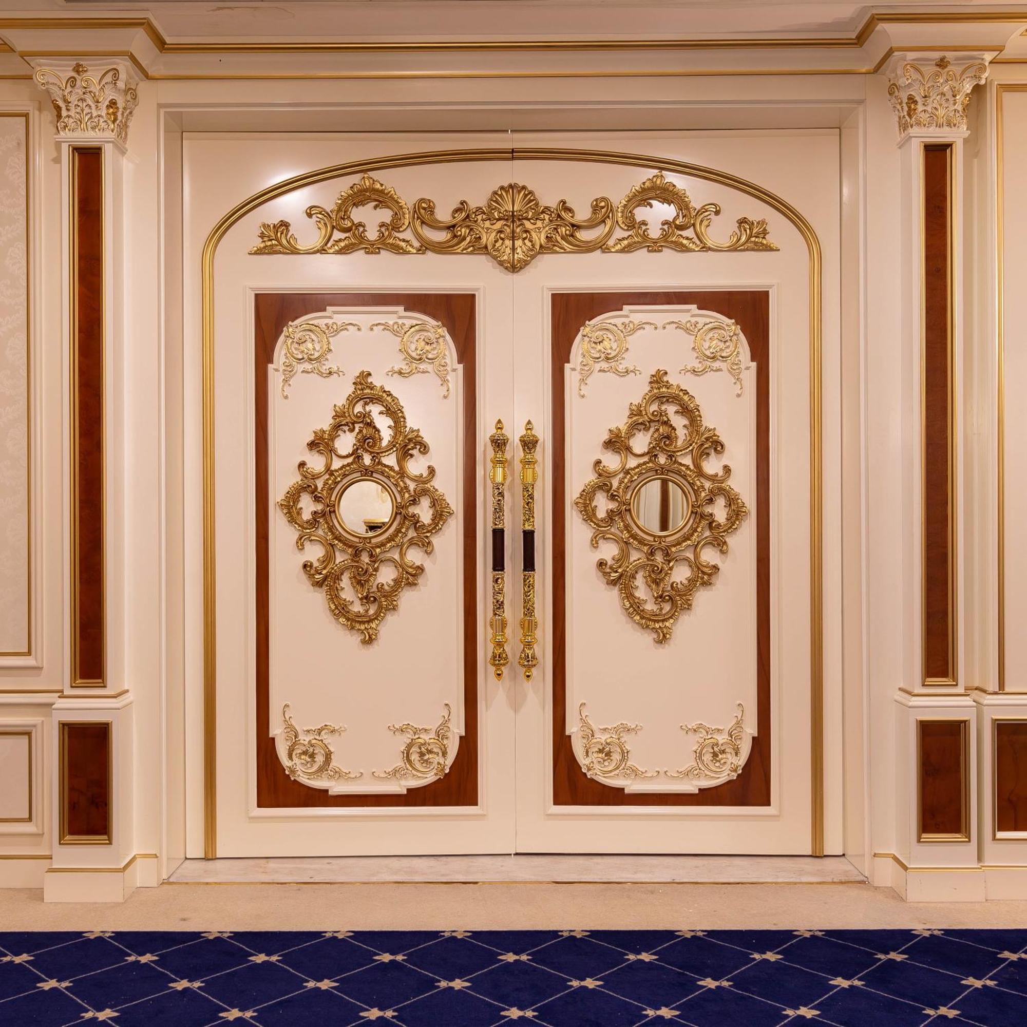 Cristal Erbil Hotel Екстериор снимка Door of the Russian embassy in Paris