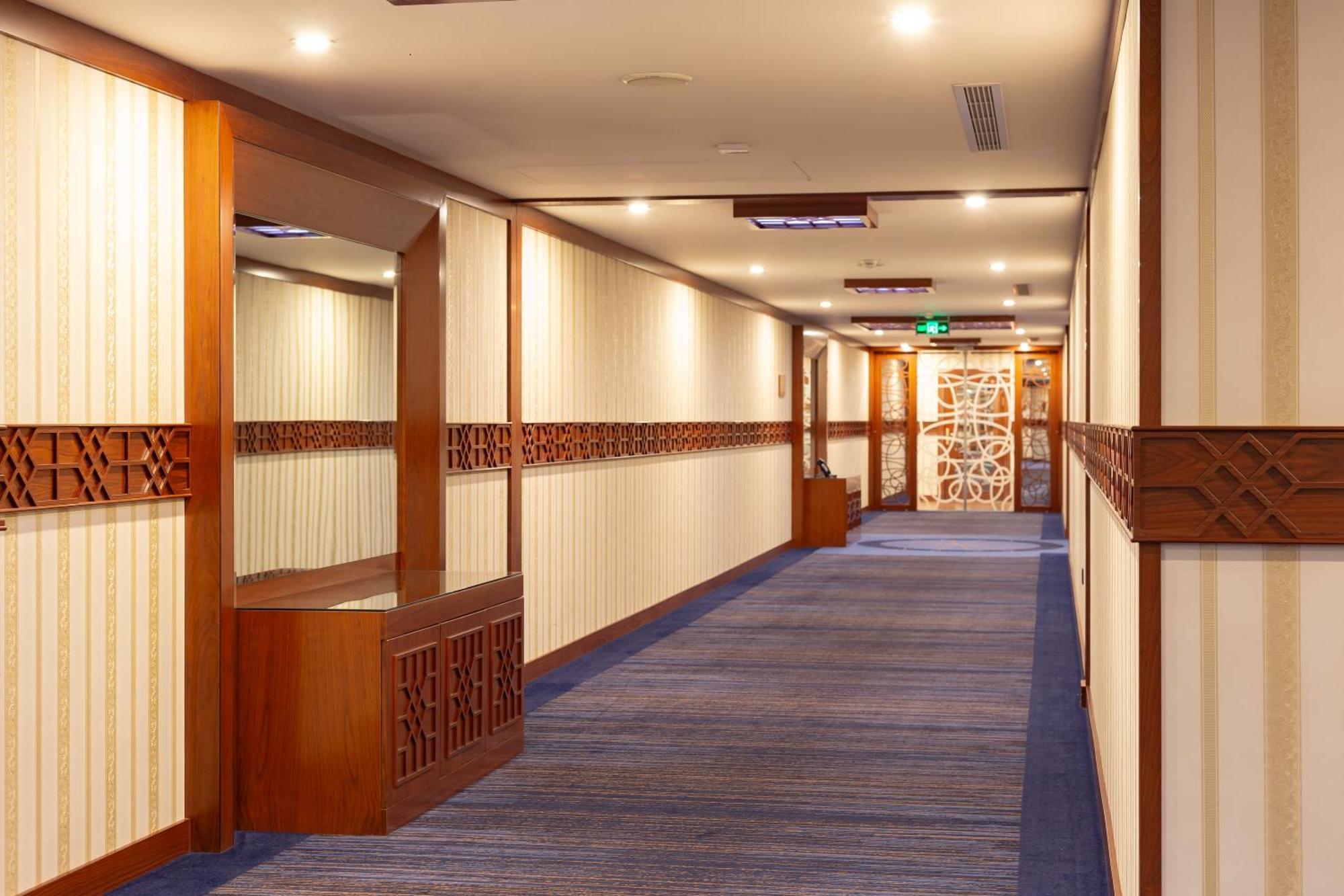 Cristal Erbil Hotel Екстериор снимка A corridor