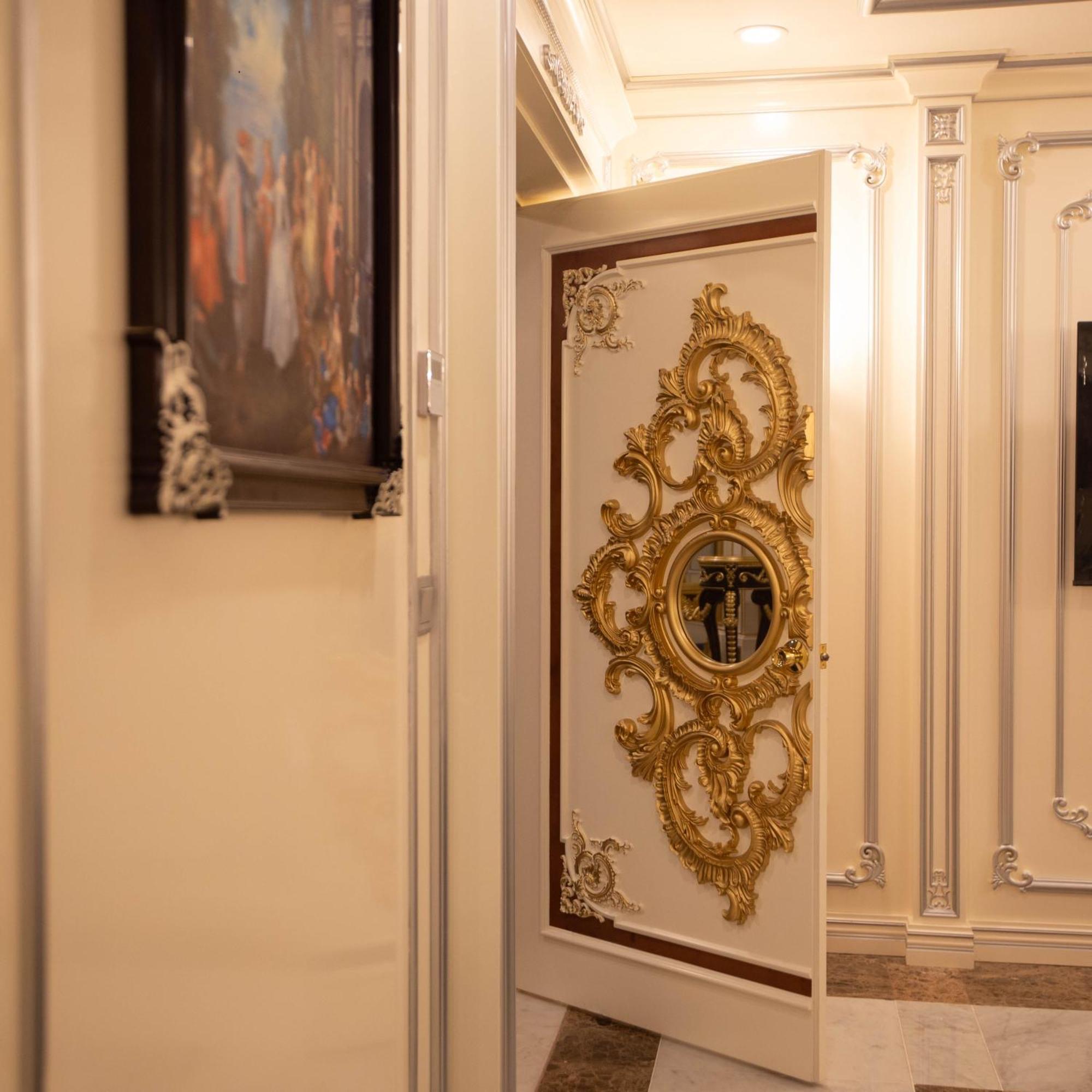 Cristal Erbil Hotel Екстериор снимка A door in the hotel