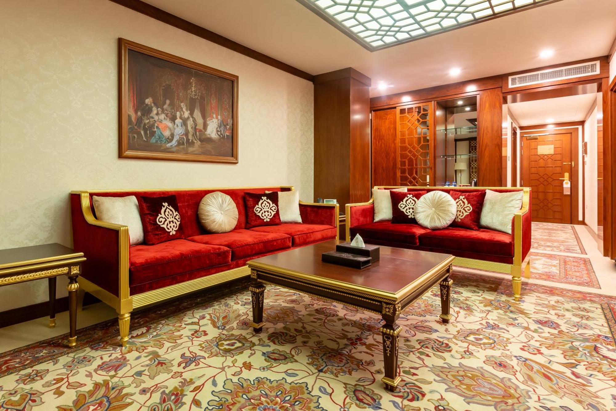 Cristal Erbil Hotel Екстериор снимка A living room in the Presidential Suite