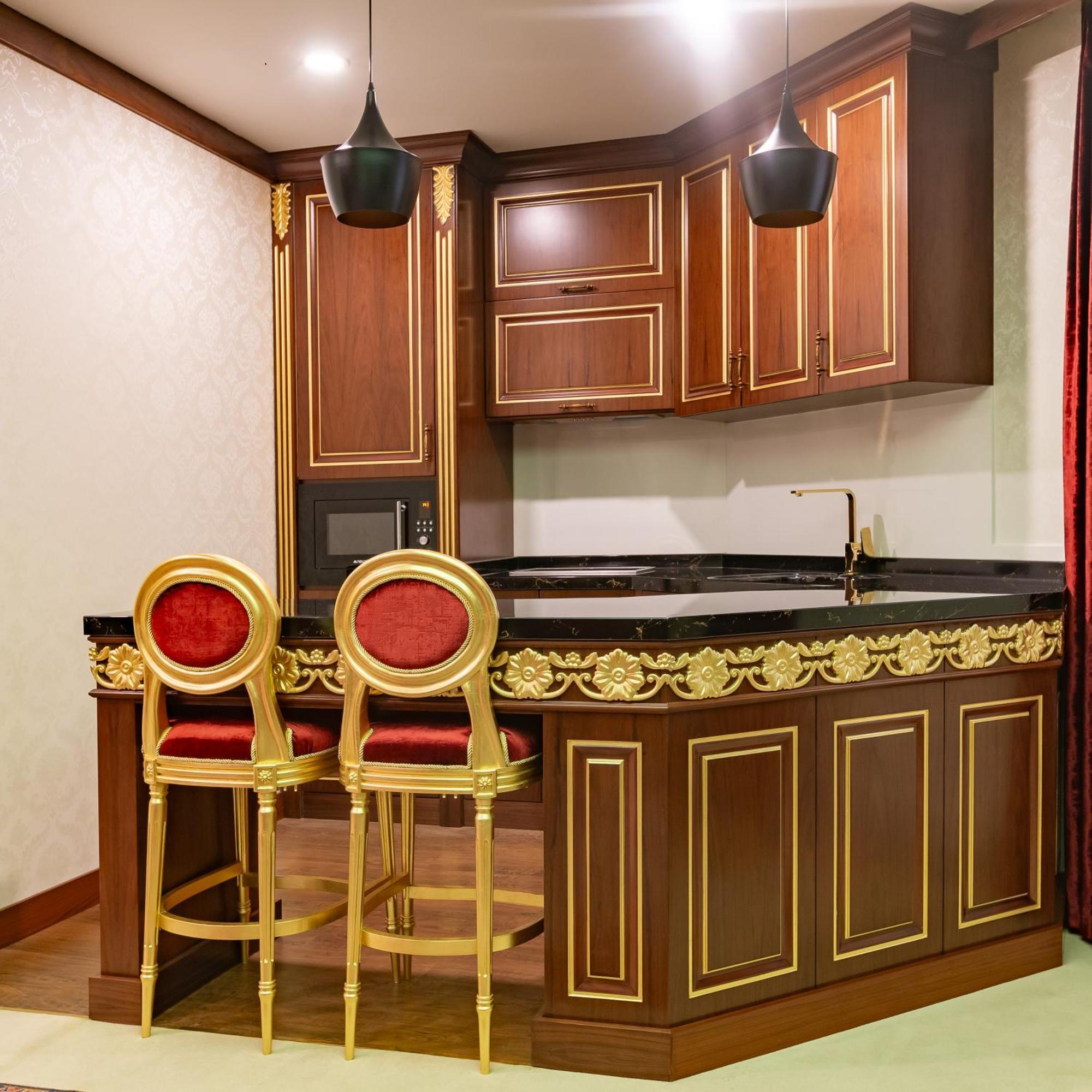 Cristal Erbil Hotel Екстериор снимка A wet bar in a hotel suite