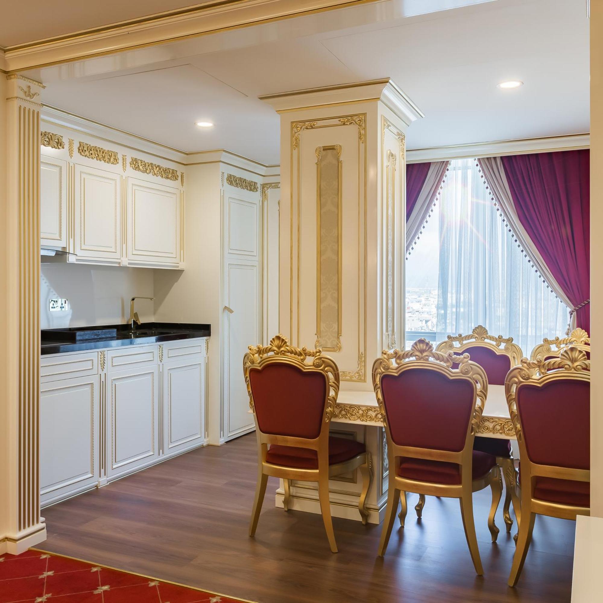 Cristal Erbil Hotel Екстериор снимка A kitchen in a suite at the hotel