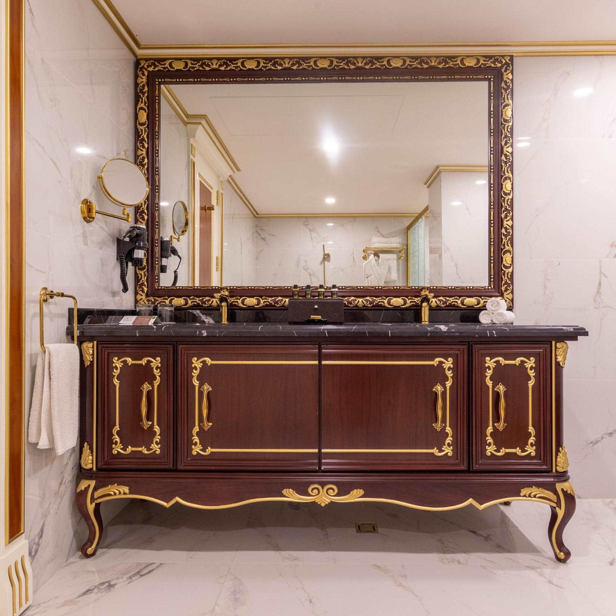 Cristal Erbil Hotel Екстериор снимка Bathroom